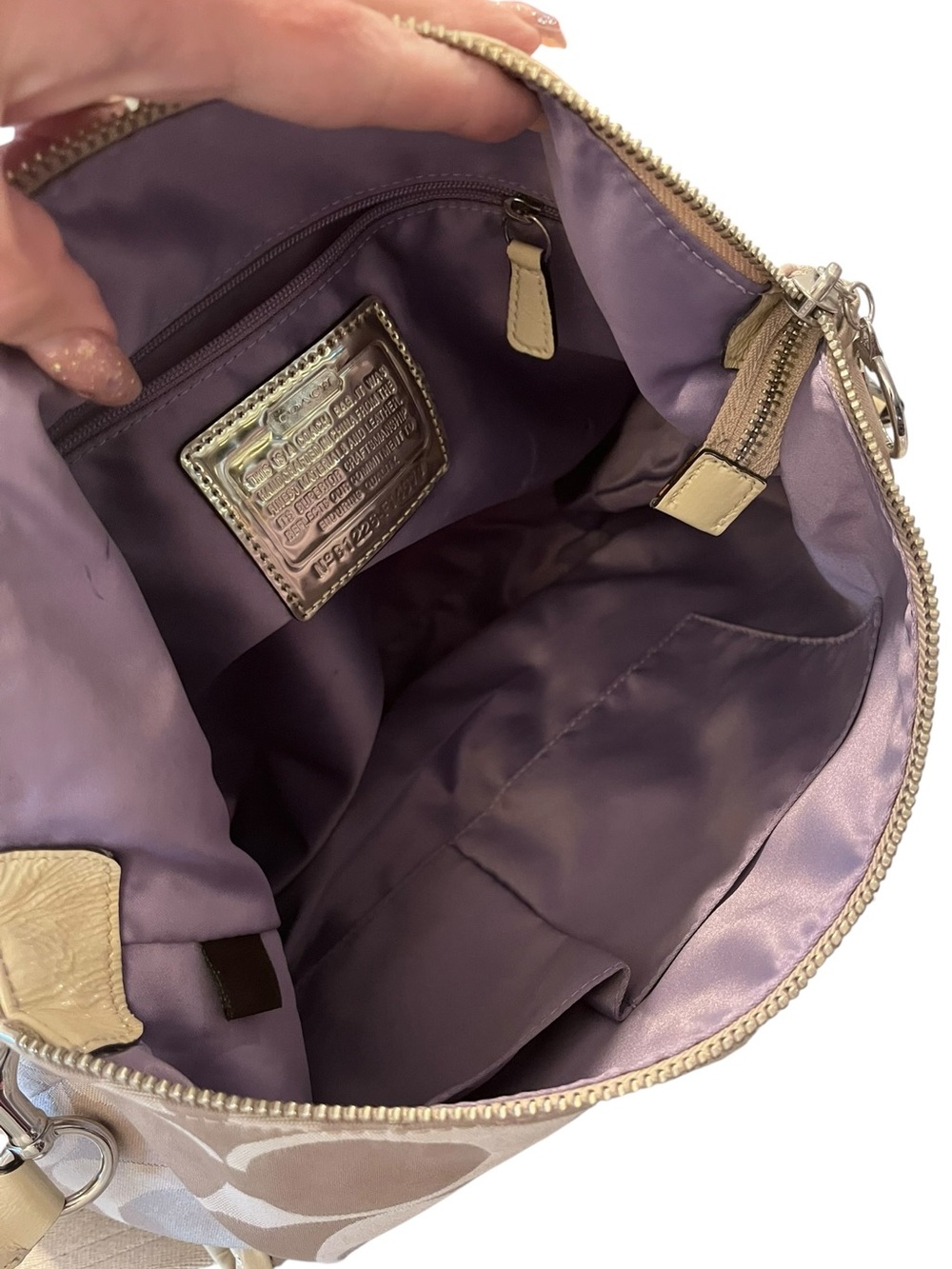 32) Coach Poppy Signature Double Pocket Hobo Bag. - Picture 4 of 4